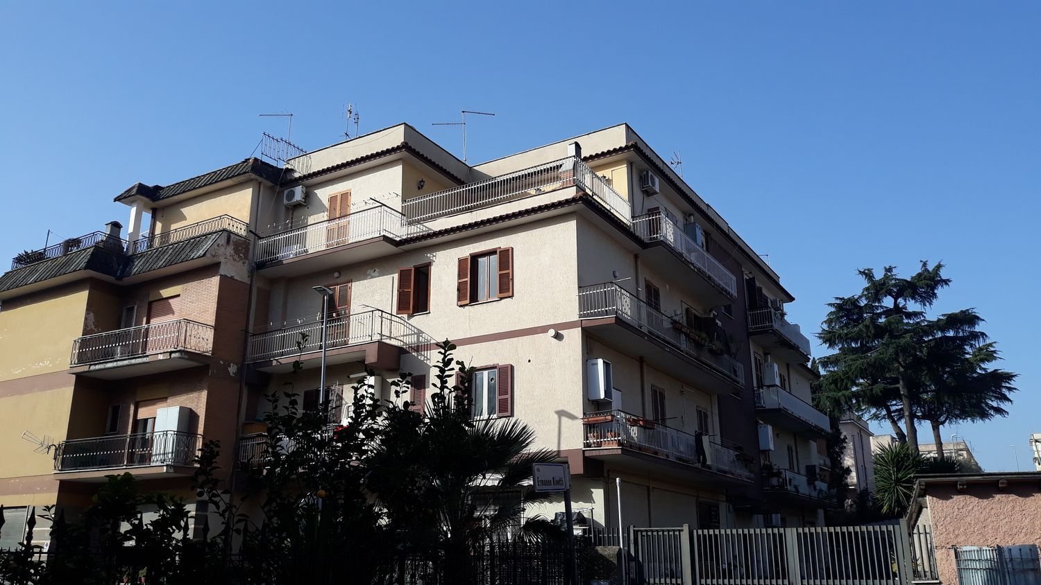 3 rooms Apartment in Rome, Italy No. 205457