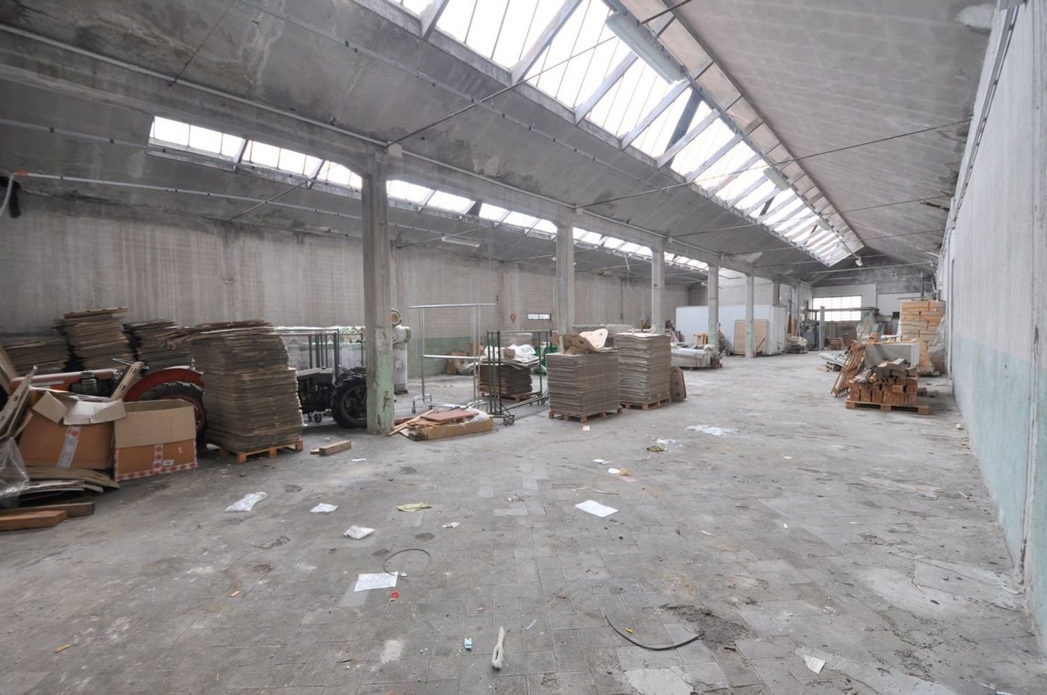  مستودع في Inveruno, Italy 600متر مربع رقم 274309