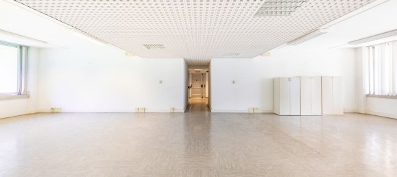 400m² Office in Udine, Italy No. 176268 2