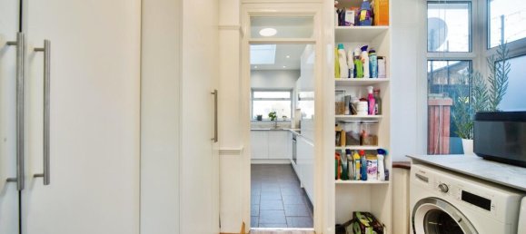 4 bedrooms House in London, United Kingdom No. 11680 13