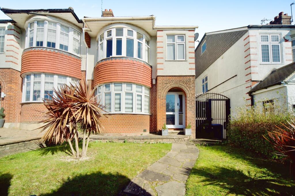 4 bedrooms House in London, United Kingdom No. 11680