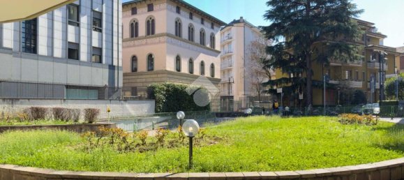 3 rooms Apartment in Bergamo, Italy No. 38776 4