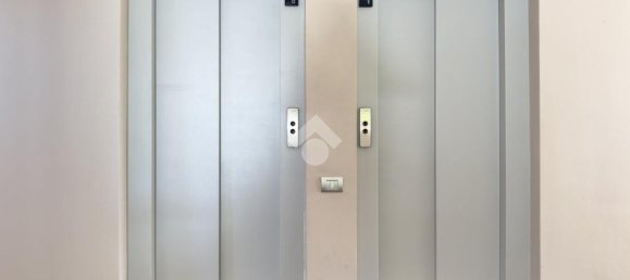 3 rooms Apartment in Bergamo, Italy No. 38776 7