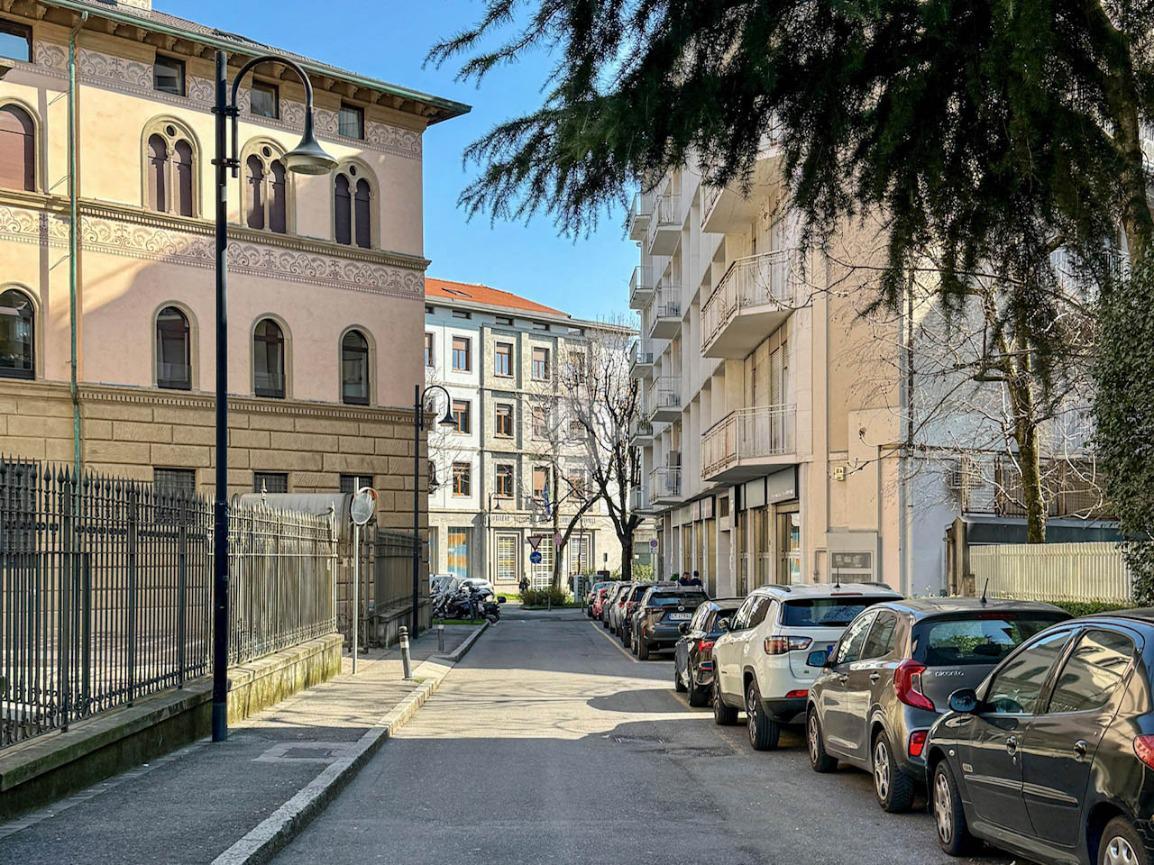 3 rooms Apartment in Bergamo, Italy No. 38776