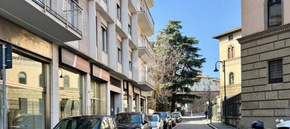 3 rooms Apartment in Bergamo, Italy No. 38776 5