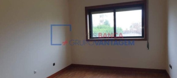 3 bedrooms Apartment in Senhora da Hora, Portugal No. 214475 7