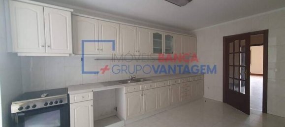 3 bedrooms Apartment in Senhora da Hora, Portugal No. 214475 11