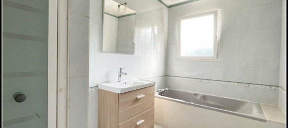 3 bedrooms House in Neuvy-Bouin, France No. 96120 10