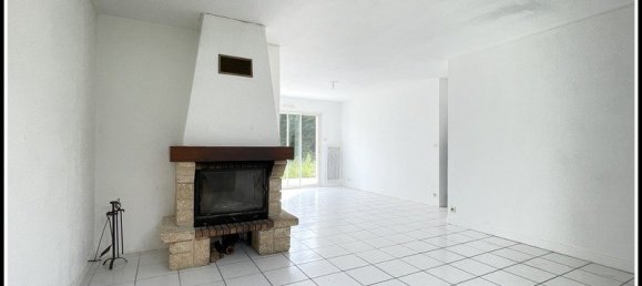 3 bedrooms House in Neuvy-Bouin, France No. 96120 6