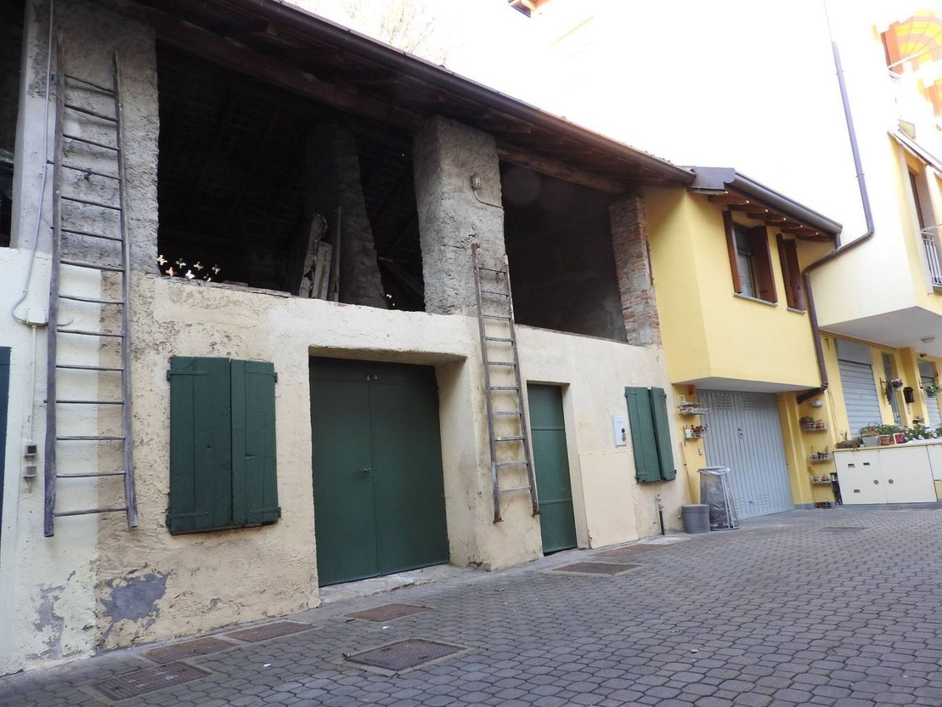 3غرفة عقار تجاري في Merate, Italy رقم 73777