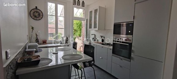 Casa de 5 dormitorios en Gisors, France No. 357503 4