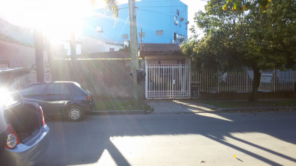 2 bedrooms House in Moron, Argentina No. 52576