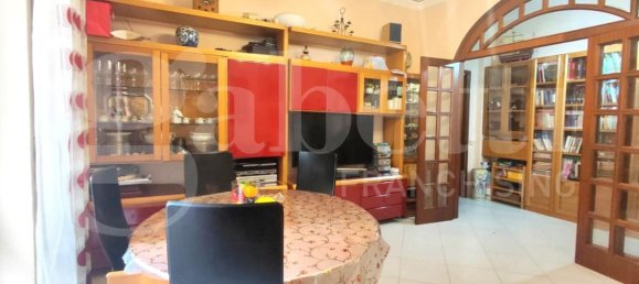 4 rooms Apartment in Portici, Italy No. 15122 10