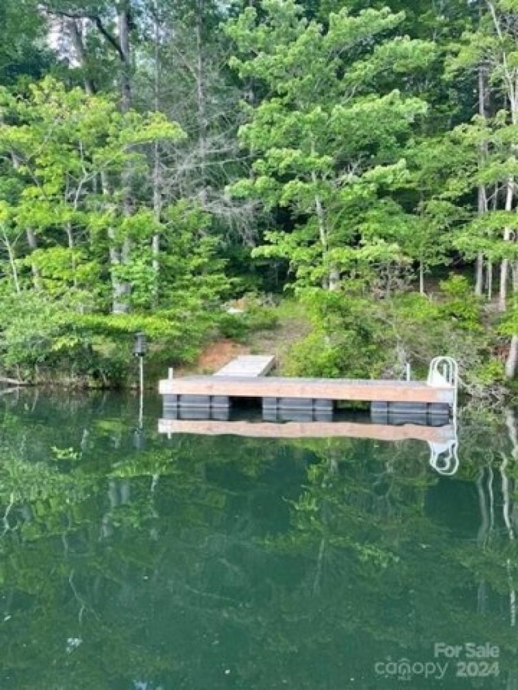  Land in Lake Lure, USA No. 540357
