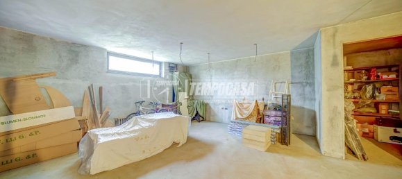 4 rooms Villa in Carnago, Italy No. 11599 24