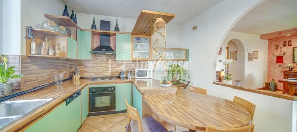 4 rooms Villa in Carnago, Italy No. 11599 9