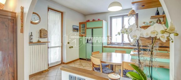 4 rooms Villa in Carnago, Italy No. 11599 4