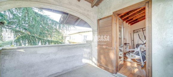 4 rooms Villa in Carnago, Italy No. 11599 22