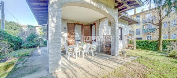 4 rooms Villa in Carnago, Italy No. 11599 28