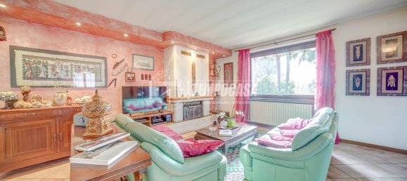 4 rooms Villa in Carnago, Italy No. 11599 5