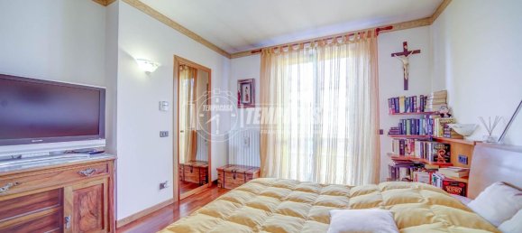 4 rooms Villa in Carnago, Italy No. 11599 18