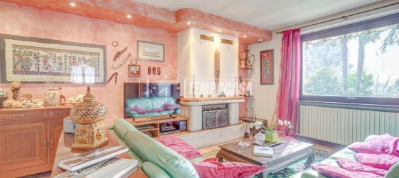 4 rooms Villa in Carnago, Italy No. 11599 3