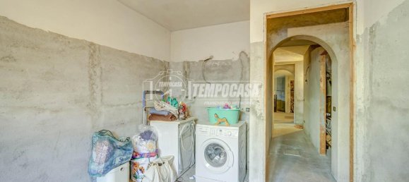 4 rooms Villa in Carnago, Italy No. 11599 26