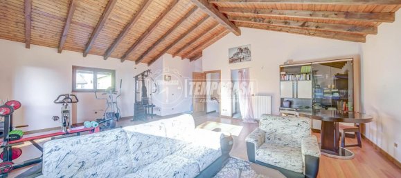 4 rooms Villa in Carnago, Italy No. 11599 20