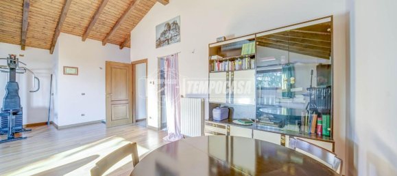 4 rooms Villa in Carnago, Italy No. 11599 21