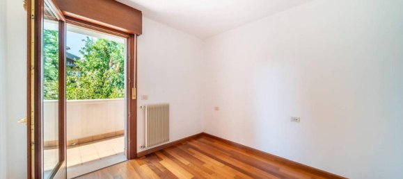 4 rooms Apartment in Udine, Italy No. 27699 10