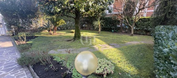 5 rooms Penthouse in Salò, Italy No. 149890 2