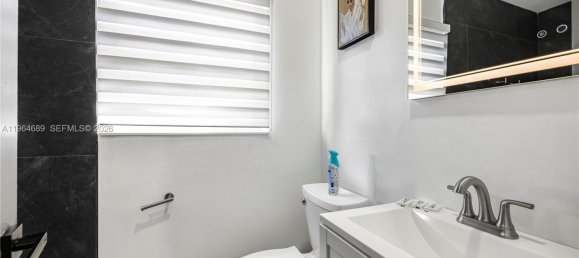 3 dormitorios villa en venta en Miami, Miami-Dade, Florida, USA № 615585 8
