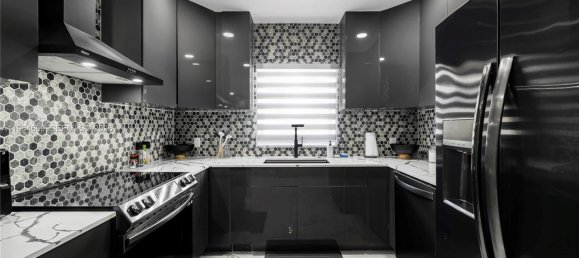 3 dormitorios villa en venta en Miami, Miami-Dade, Florida, USA № 615585 16