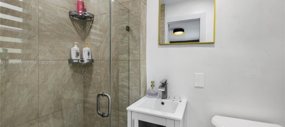 3 dormitorios villa en venta en Miami, Miami-Dade, Florida, USA № 615585 2