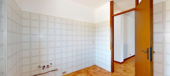 3 rooms Apartment in Luino, Italy No. 135063 8