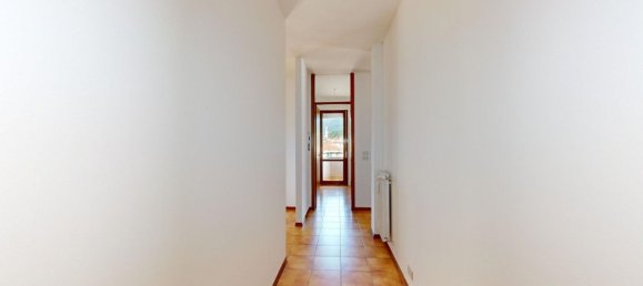 3 rooms Apartment in Luino, Italy No. 135063 9