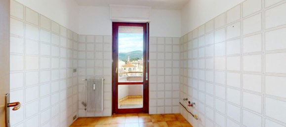 3 rooms Apartment in Luino, Italy No. 135063 7