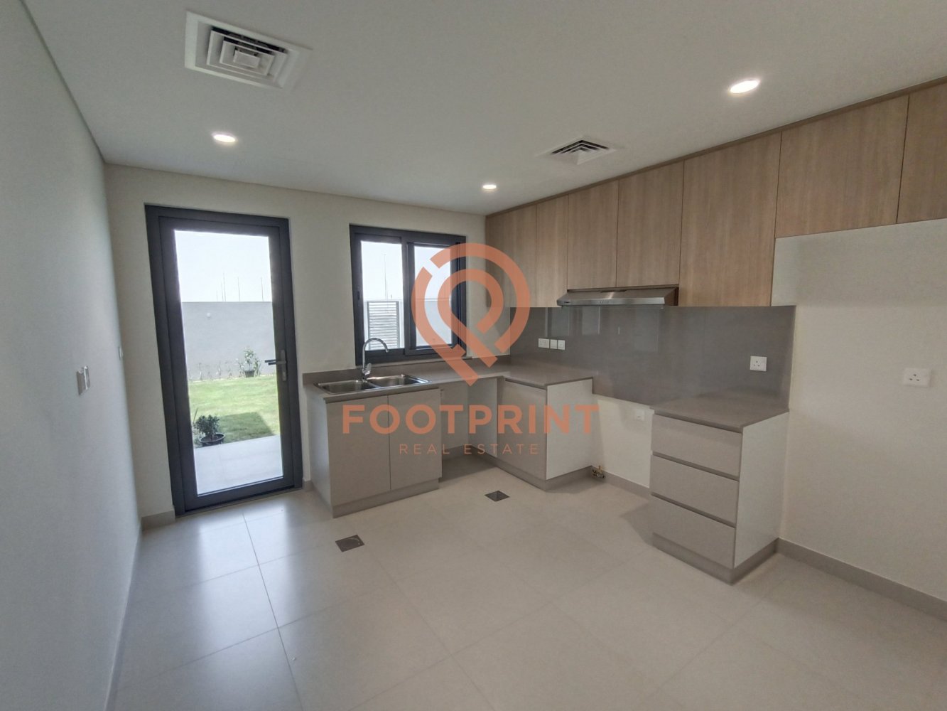 5 bedrooms Villa in Dubai, UAE No. 24210