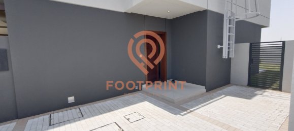 5 bedrooms Villa in Dubai, UAE No. 24210 3