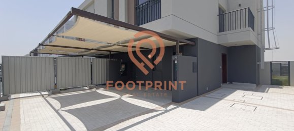 5 bedrooms Villa in Dubai, UAE No. 24210 2