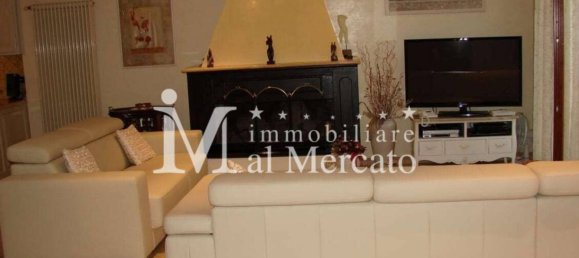 4 bedrooms Villa in Viareggio, Italy No. 39701 3