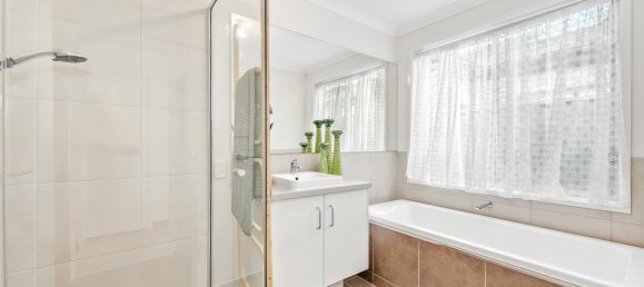 4 bedrooms House in Manor Lakes, Australia No. 298 8