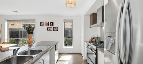 4 bedrooms House in Manor Lakes, Australia No. 298 2