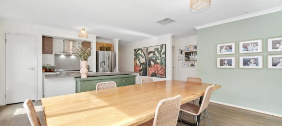 4 bedrooms House in Manor Lakes, Australia No. 298 4