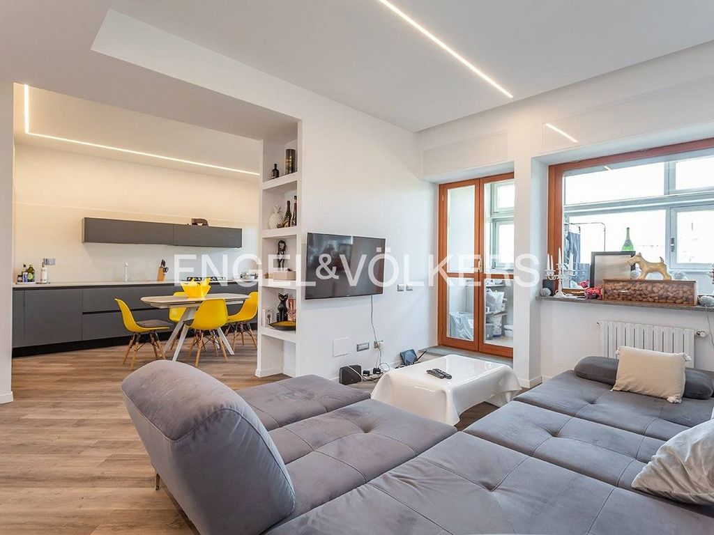 3 bedrooms Apartment in Rome, Italy No. 296881