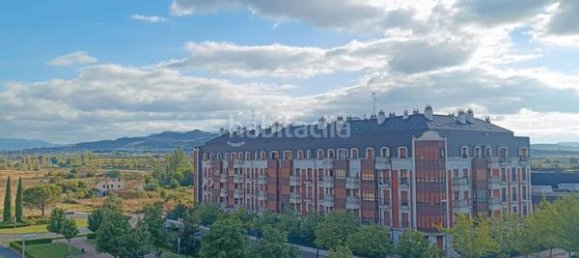 3 bedrooms Apartment in Logrono, Spain No. 141372 2