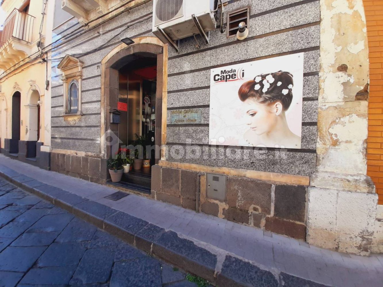 3 rooms Commercial property in Giarre, Italy No. 124496