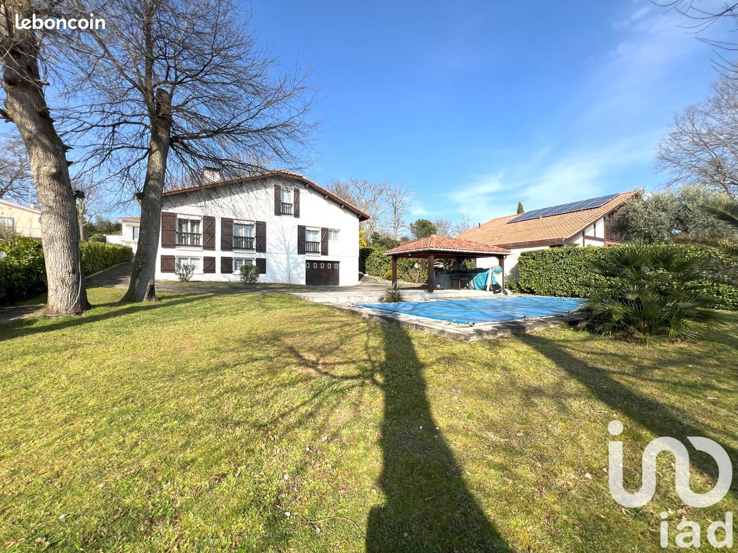 6 bedrooms House in Saint-Pierre-du-Mont, France No. 101923