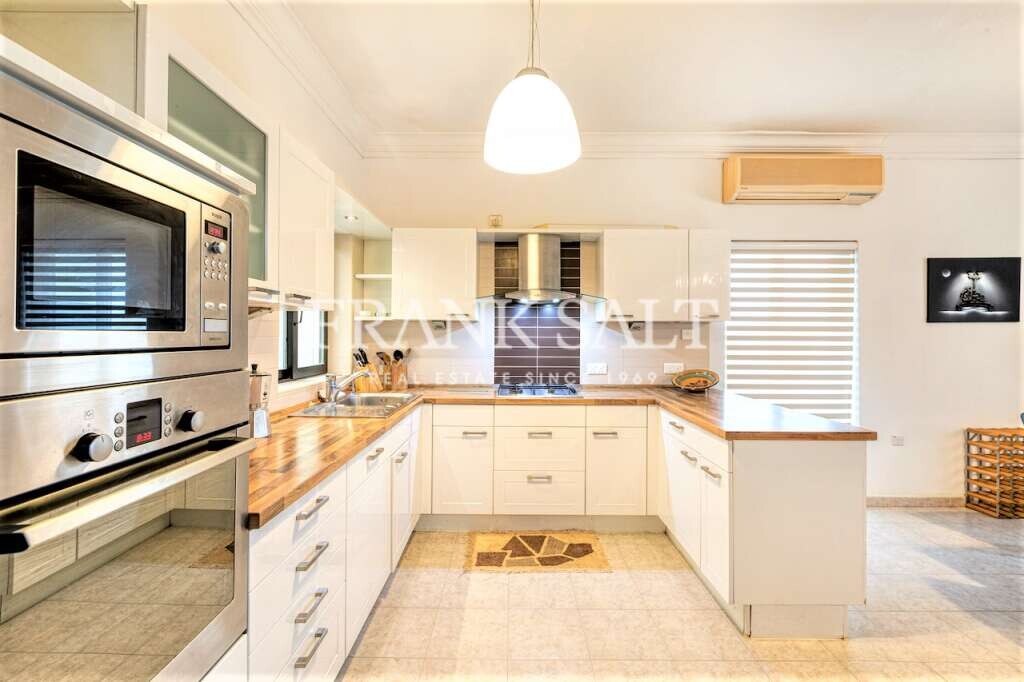 Квартира с 3 спальнями в Пемброке, Мальта № 9796