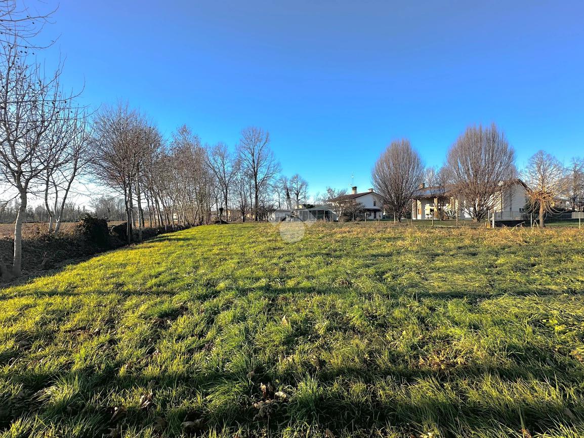 1400m² Land in Piombino Dese, Italy No. 168542